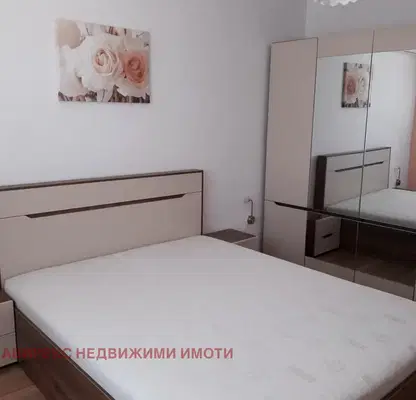 Снимка 4 — Тристаен апартамент в Център на Пловдив, 4-ти етаж