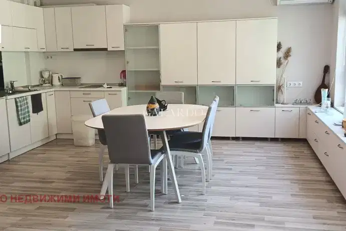 Spacious 3-room apartment in the Center of Plovdiv with parking