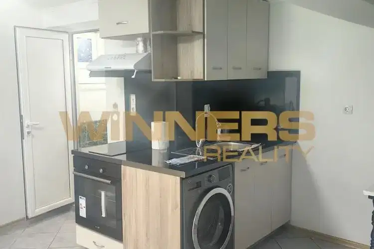 Three-room apartment on ground floor in Center, Plovdiv