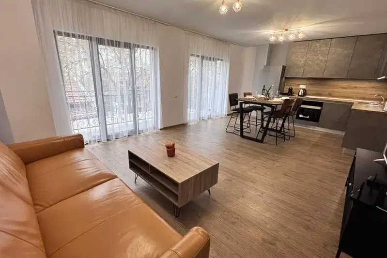 Тристаен апартамент с 3 тераси в Център, Капана, Пловдив