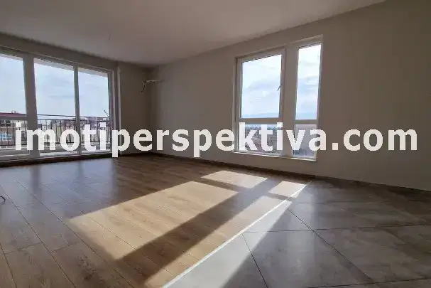 Тристаен апартамент в Христо Смирненски, Пловдив с тераса