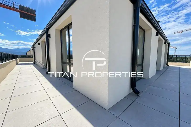 Spacious 4-room apartment in Hristo Smirnenski, Plovdiv with panoramic terrace