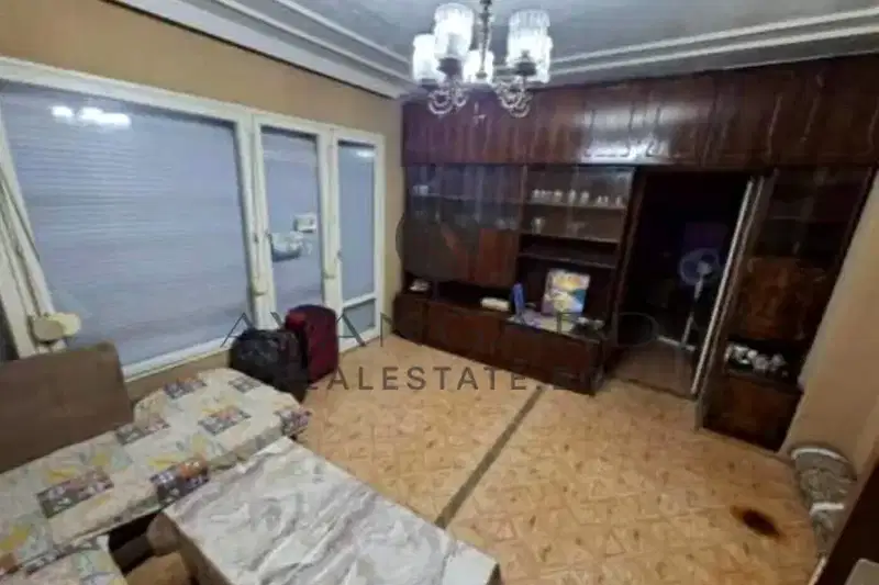 Двустаен апартамент с три стаи в Изгрев, Пловдив