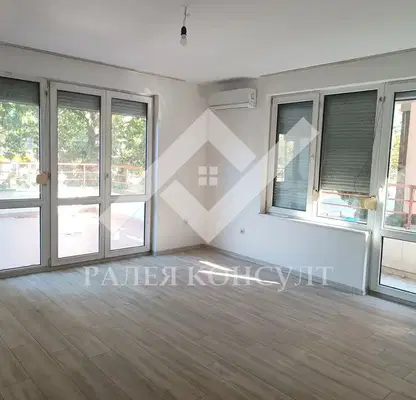 Photo 5 — Spacious 3-room apartment in Kamenitsa 1 with large terrace