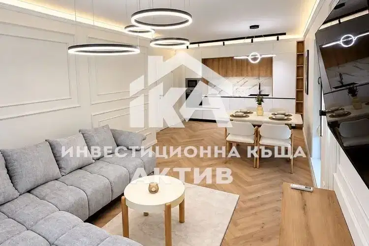 Two-room apartment 85 sq m in Kamenitsa 2 with elevator