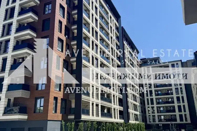 Two-room apartment in Kamenitsa 2 with high ceilings