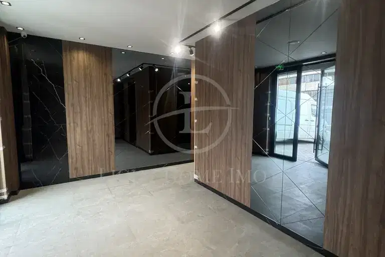 Three-room apartment in Kamenitsa 2 with two terraces