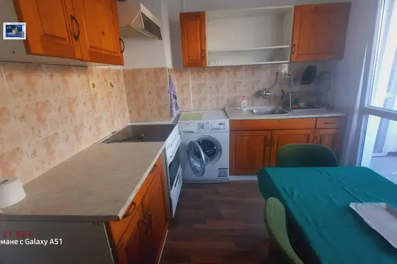 Three-room apartment in Kamenitsa 2 with terrace and parking