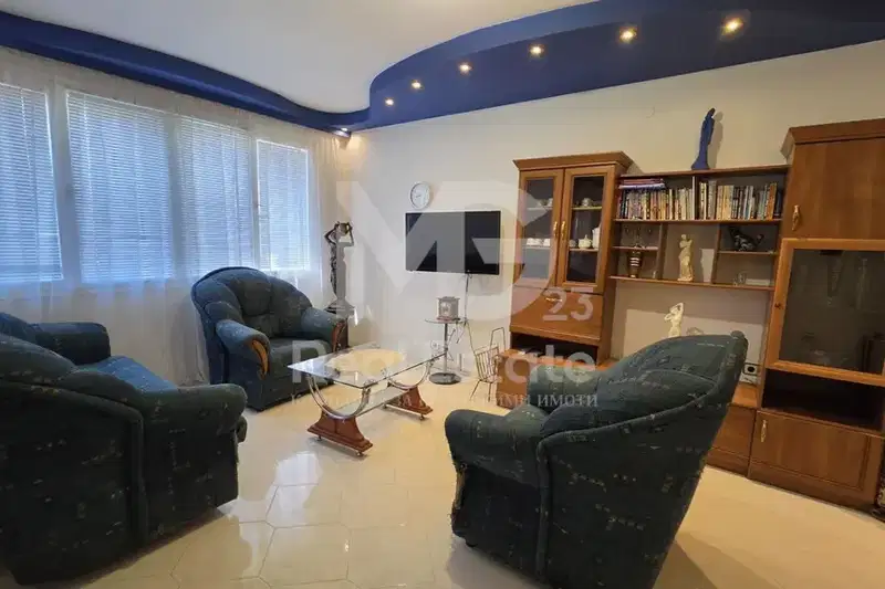 Three-room apartment with garage in Kamenitsa 2, Plovdiv