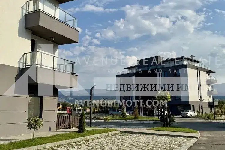 Двустаен апартамент с тераса и гледка към Родопите в Коматево