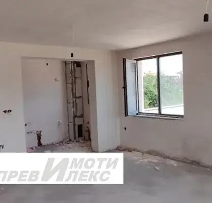 Снимка 2 — Тристаен апартамент в Коматевски възел, Пловдив с две тераси