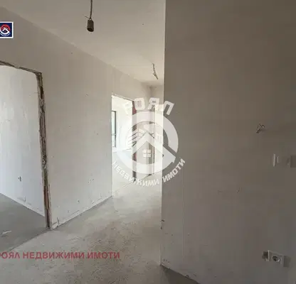 Снимка 4 — Просторен 3-стаен апартамент в Коматевско шосе, Пловдив