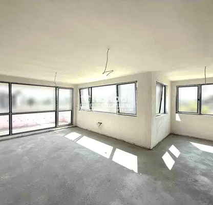 Photo 3 — Spacious 3-room apartment in Karshiyaka with terrace