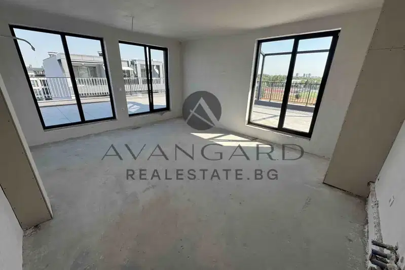 Three-room penthouse with panoramic terrace in Karshiyaka, Plovdiv