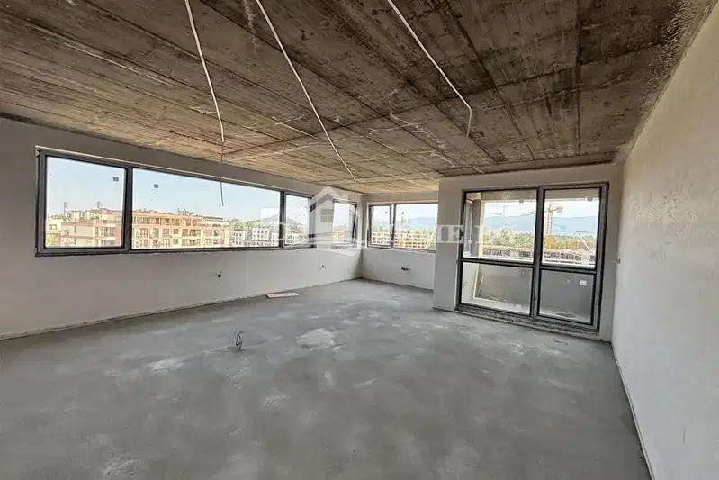 Three-room apartment 116 sq m in Karshiyaka with views of the Rhodopes
