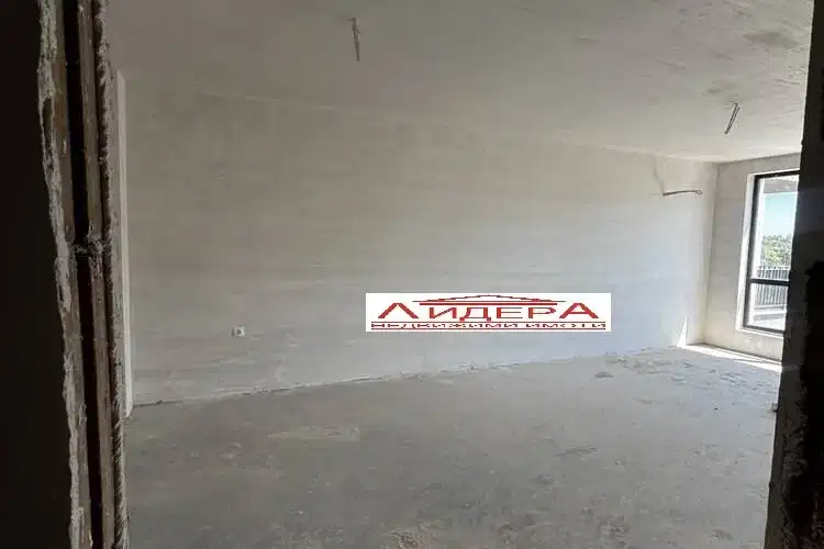 Тристаен апартамент с тераса в Кършияка, Пловдив