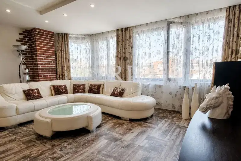 Spacious 2-room apartment in Karsiyaka, Plovdiv with yard