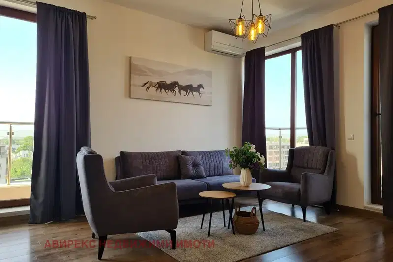 Two-room apartment in Karshiyaka with walk-in closet and gated complex
