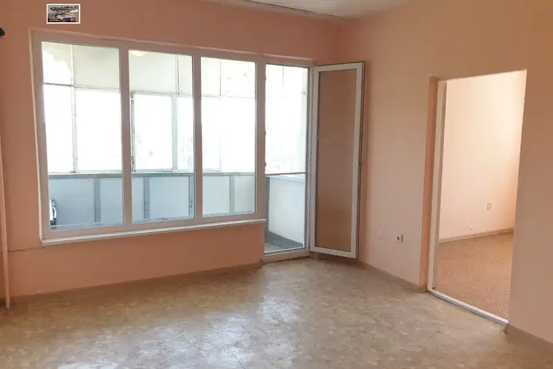 Three-room apartment in Kyuchuk Parizh with a view of the Rhodopes