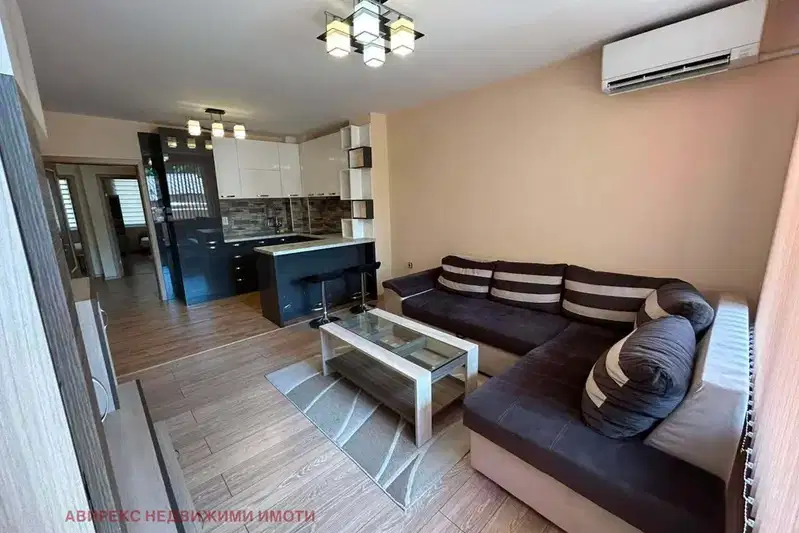 Three-room apartment in Kyuchuk Parizh, Plovdiv with parking space