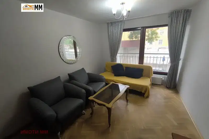 Двустаен апартамент с двор в Мараша, Пловдив