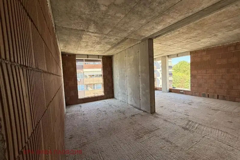 Four-room apartment with two terraces in Mladezhki Halm, Plovdiv