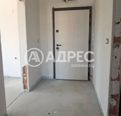 Снимка 2 — Двустаен апартамент в Остромила с паркомясто, Пловдив