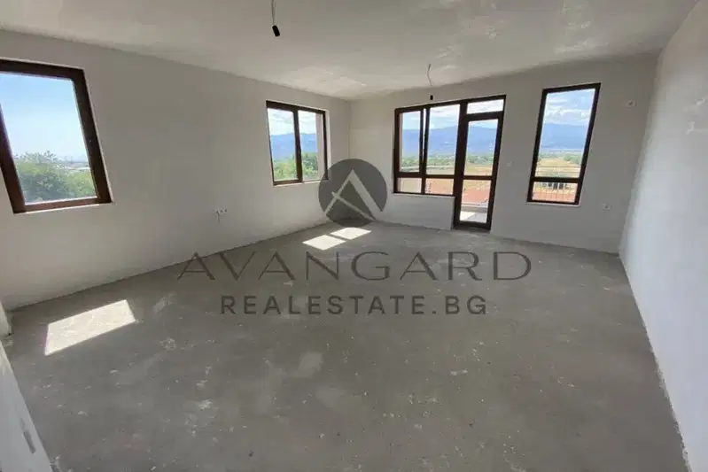 Three-room apartment with garage in Ostromila, Plovdiv