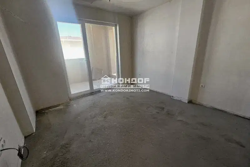 Three-room apartment in Ostromila with panoramic terrace