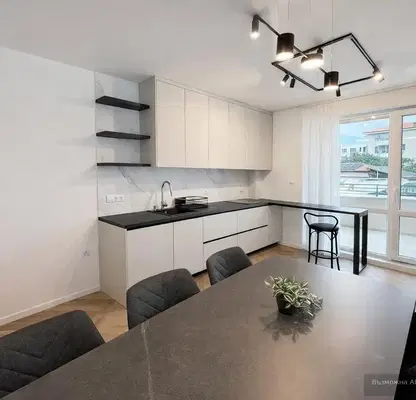 Photo 2 — Three-room apartment in Ostromila with parking space and elevator
