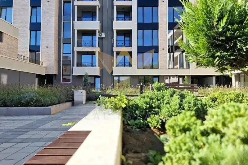 Large 4-room apartment in the district of Otdih i Kultura, Plovdiv