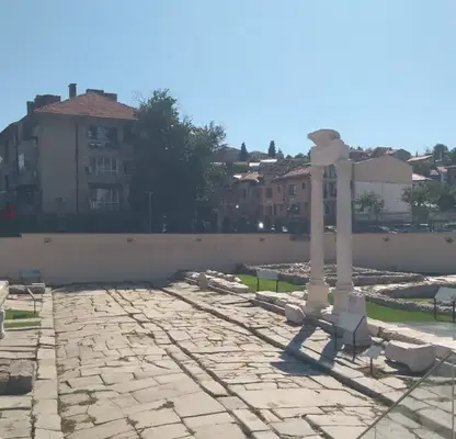 Снимка 4 — Тристаен апартамент в Стария град на Пловдив с паркинг