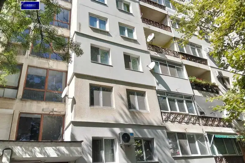 2-room apartment in Trakiya with terrace near Detski Svyat