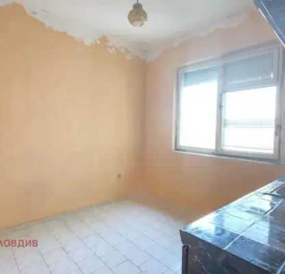 Снимка 3 — Двустаен апартамент в Тракия, Пловдив с балкон
