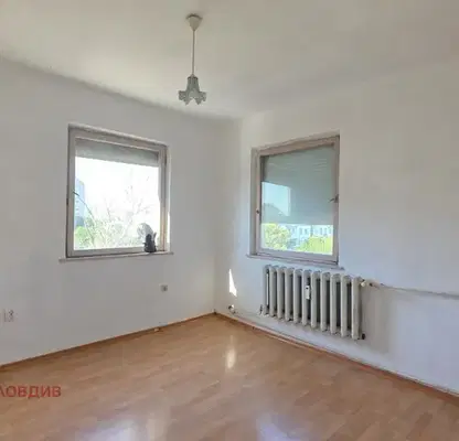 Снимка 4 — Двустаен апартамент в Тракия, Пловдив с балкон