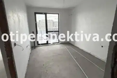 Тристаен апартамент в Тракия, Пловдив с две тераси