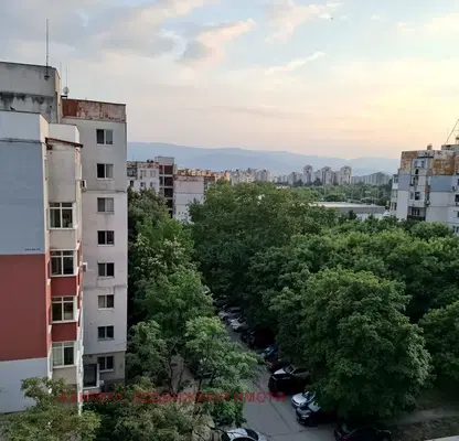 Снимка 3 — Четиристаен апартамент с две тераси в Тракия, Пловдив