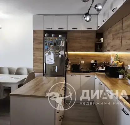 Снимка 4 — Четиристаен апартамент в Тракия с тераса и гледка към града