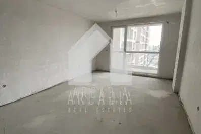 Тристаен апартамент с тераса в Южен, Пловдив