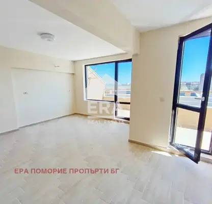 Снимка 2 — Голям едностаен апартамент с тераса в Поморие