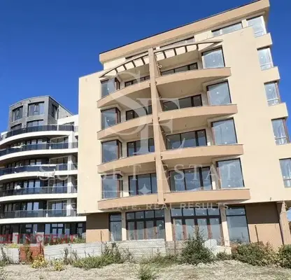 Снимка 2 — Едностаен апартамент до морето в Поморие с балкон