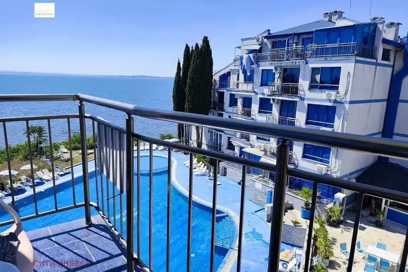 Two-room apartment with terrace and sea view in Pomorie