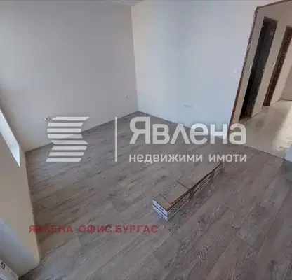 Снимка 4 — Двустаен апартамент с тераса в Поморие, ново строителство
