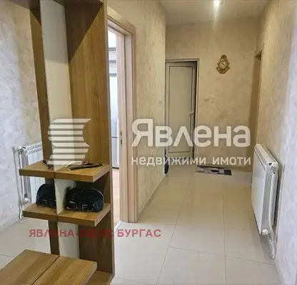 Снимка 3 — Тристаен апартамент с гледка море в центъра на Поморие