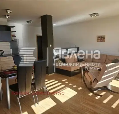 Снимка 4 — Тристаен апартамент с гледка море в центъра на Поморие