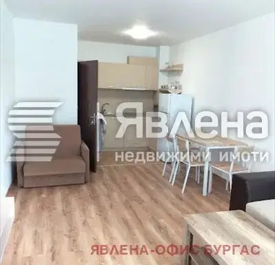 Снимка 2 — Двустаен апартамент с тераса в Приморско, близо до плажа