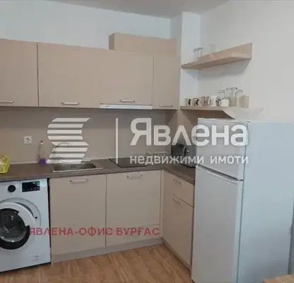 Снимка 4 — Двустаен апартамент с тераса в Приморско, близо до плажа