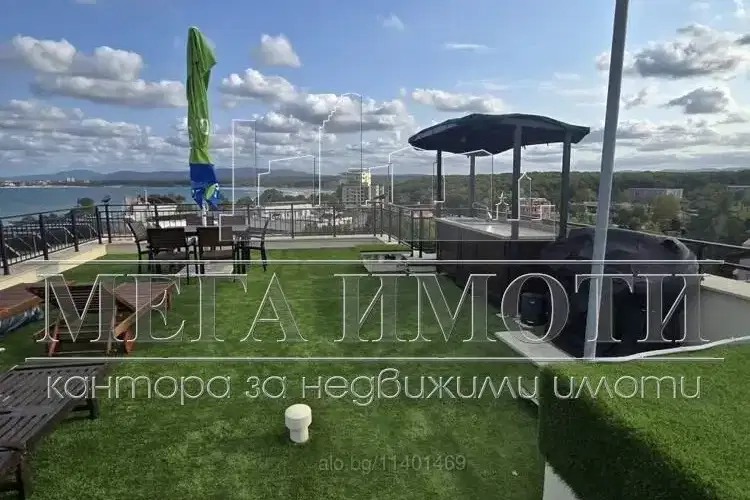Three-room apartment with panoramic terrace in Primorsko