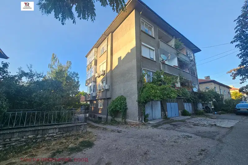 Three-room apartment with attic space in Radomir, Velcho St