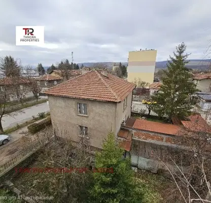 Photo 2 — Three-room apartment with attic space in Radomir, Velcho St